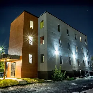 https://clifton-hill-condos-3b.niagara-fallshotels.com